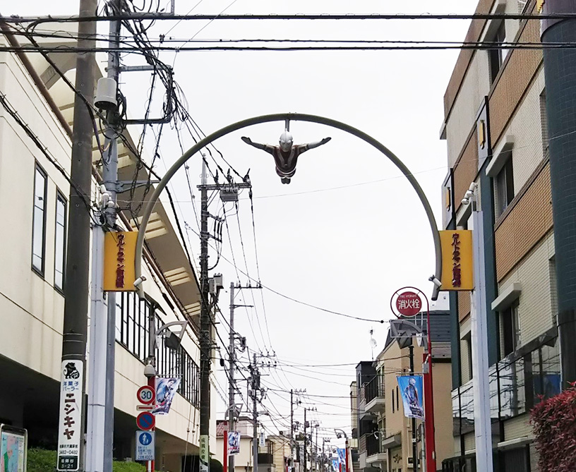 商店街入り口のウルトラマン